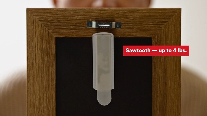 Video on how to apply and remove Command™ Sawtooth, Universal, Canvas, and Wire Back Picture Hangers.
