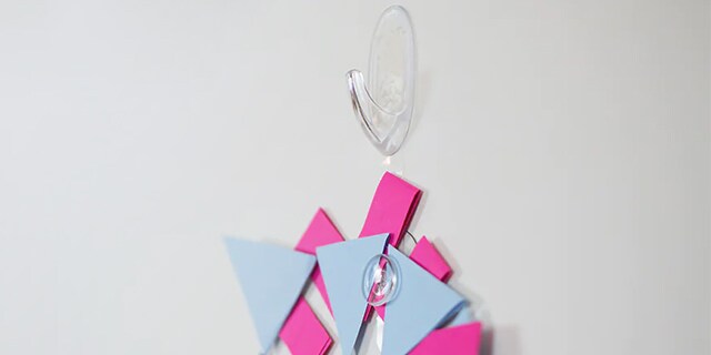 command clear hook to hang décor at home
