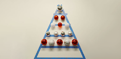 Step 2 of your wall ornament Christmas tree
