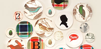 A creative wall décor composed by decorative plates
