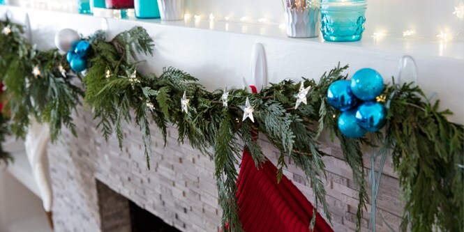 fireplace mantel Christmas decoration
