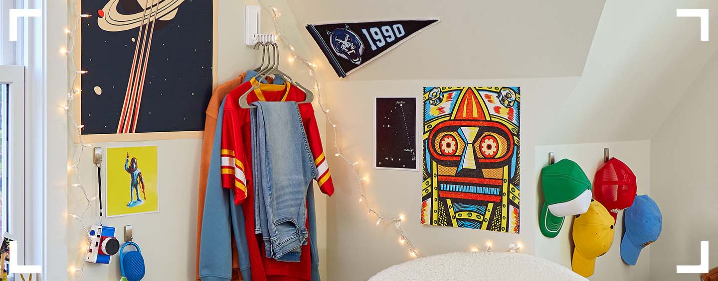 Collapsible clothes hanger from Command, applied on the wall in a student accommodation
