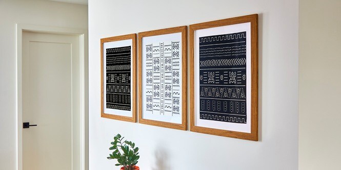 Large and heavyweight frames all for heavy hanging solutions. Use the Large or Command™ X-Large Picture Hanging Strips
