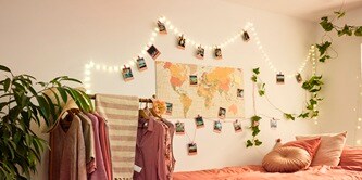 Decorate your bedroom without nails: Hang string lights with discreet clear decorating clips, then attach your favourite photos for a cozy, personalized touch.
