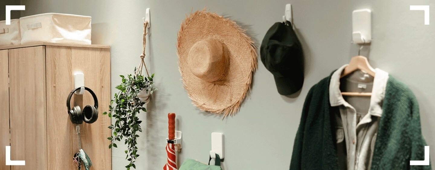 Picture hooks from 3M
