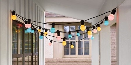 Christmas lights outdoor hanging using Command clips
