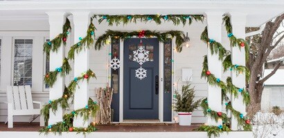 Outdoor Christmas light and decorations using Command™ Outdoor Hooks and Outdoor Light Clips.

