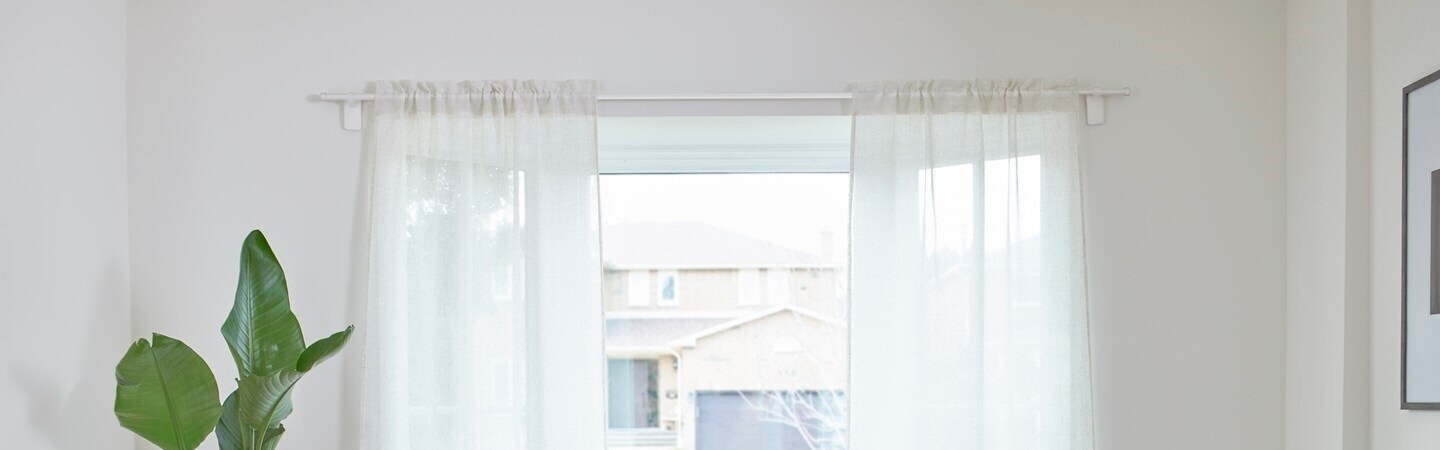 With Command curtain rod hooks, you can hang up curtains without nails

